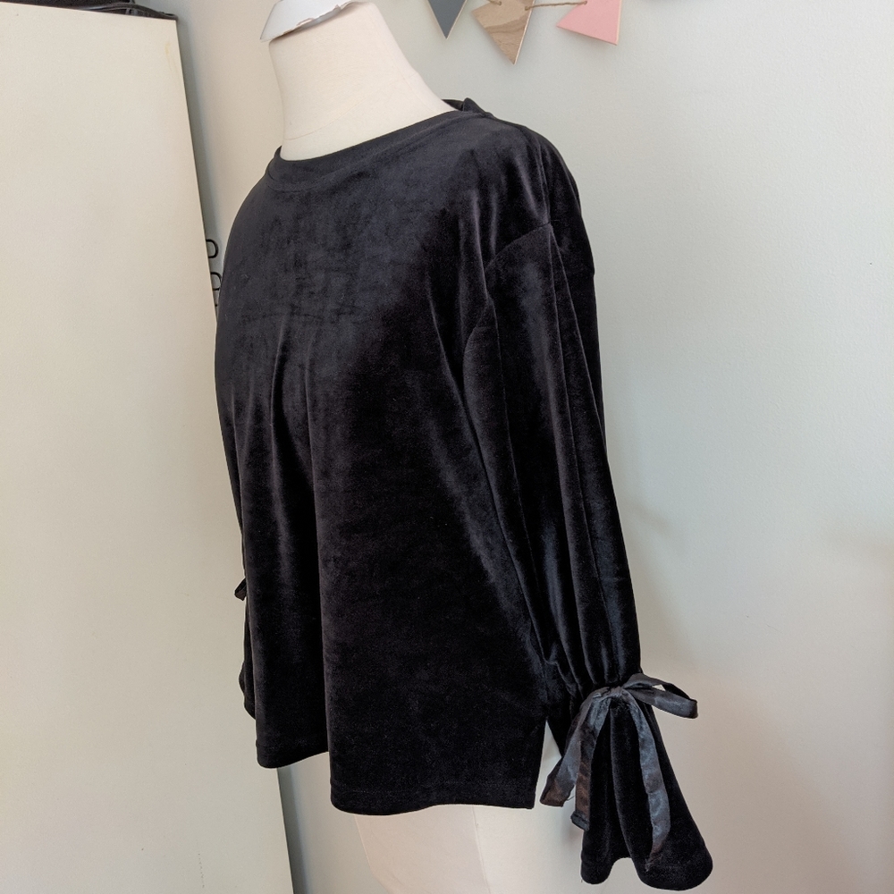 Philosophy Velvet Suede Black Bow Blouse - Picture 3 of 6
